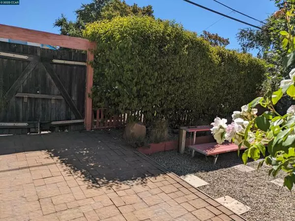 17190 Cedar Ave, Sonoma, CA 95476