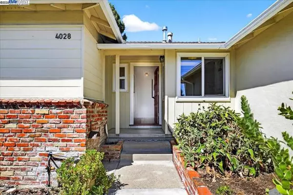 4028 Meadowview Dr, Castro Valley, CA 94546