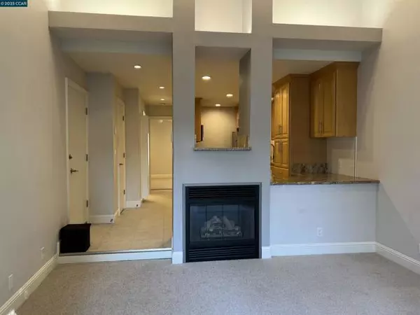 2562 Walnut Blvd, Walnut Creek, CA 94596