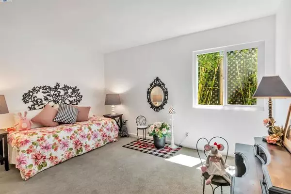 Hayward, CA 94541,22561 Mossy Rock Dr