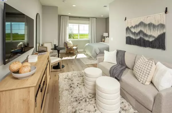 Roseville, CA 95747,609 Silver Canoe Court