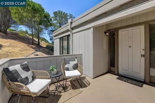 Walnut Creek, CA 94595,1424 Canyonwood Ct