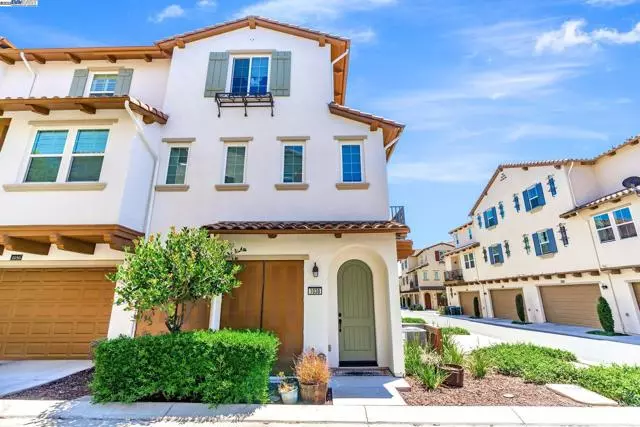 San Ramon, CA 94582,1038 South Monarch