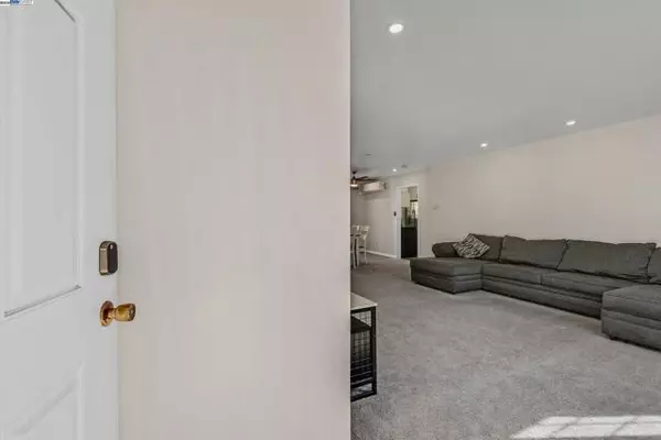 Castro Valley, CA 94546,3414 Pine St