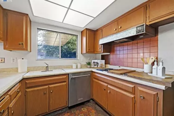 Concord, CA 94518,914 Bancroft Rd