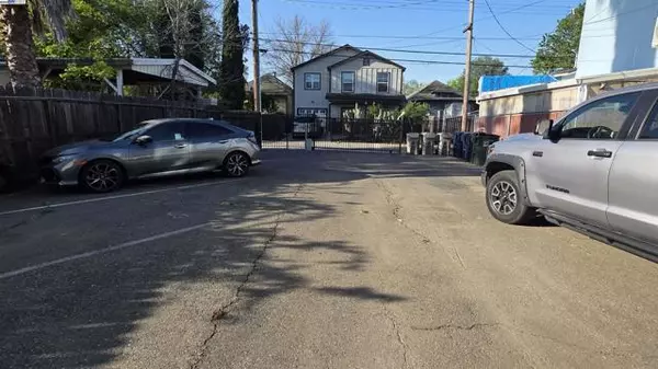 Sacramento, CA 95817,3208 2nd Ave