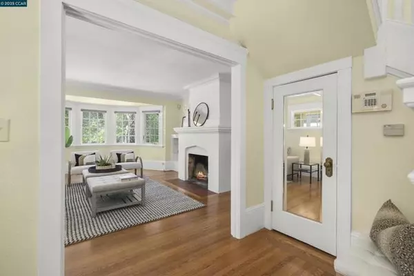 Oakland, CA 94618,484 Forest St