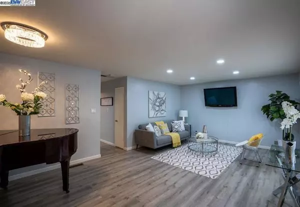 Fremont, CA 94538,40696 Robin St