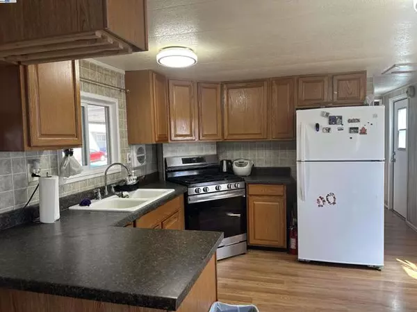 Fremont, CA 94538,208 Manitoba Ter
