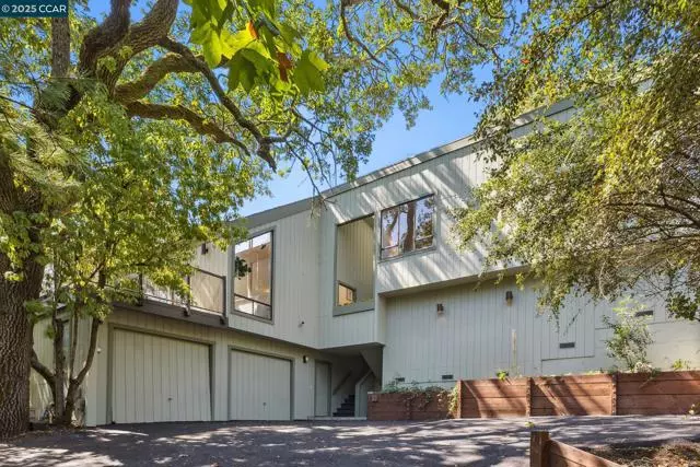 Orinda, CA 94563,39 Saint Stephens Dr