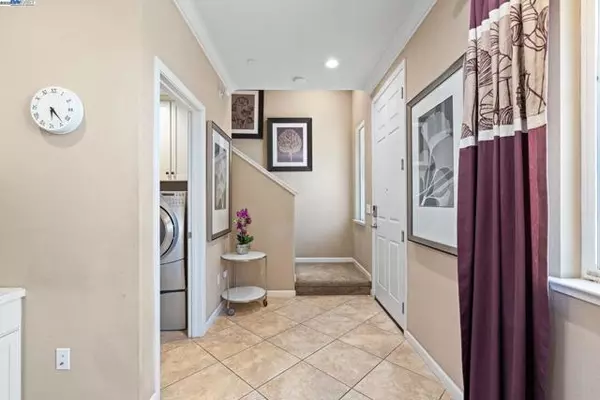 Hayward, CA 94541,626 Moss Way