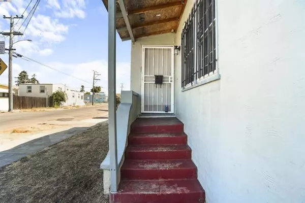 Oakland, CA 94621,7851 Holly