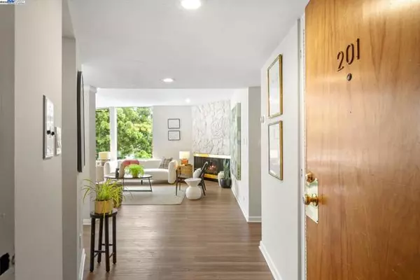 Oakland, CA 94610,383 Staten Ave