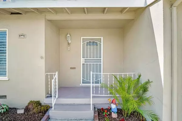 Hayward, CA 94541,19461 Royal Ave