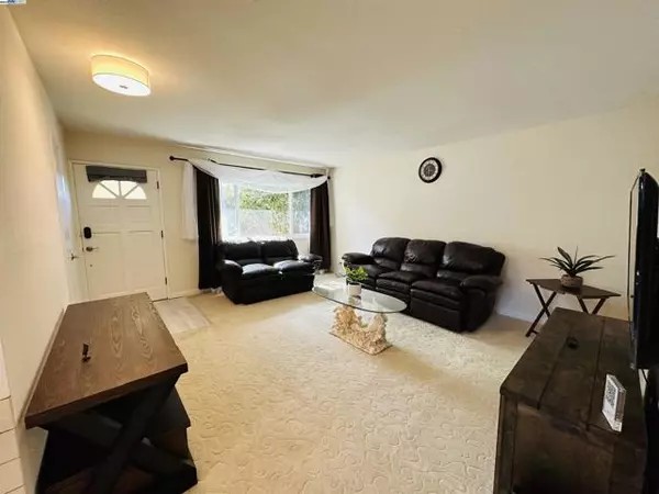 Hayward, CA 94542,25132 Del Mar Avenue
