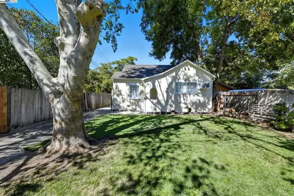 1113 Rivera Dr, Sacramento, CA 95838
