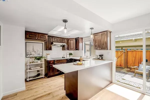 San Leandro, CA 94577,2474 Fairway Dr