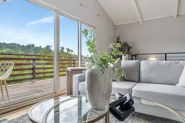 Oakland, CA,2066 Drake Drive