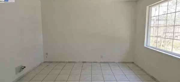 Hayward, CA 94544,29061 Dixon St