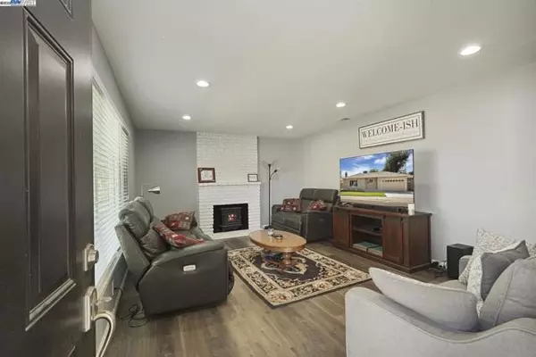 Modesto, CA 95350,1422 Theo Ave