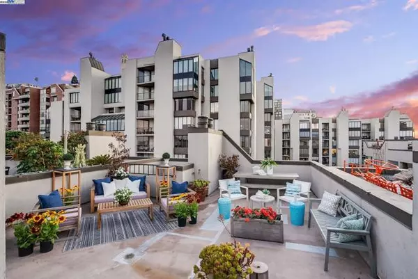 156 Lombard St, San Francisco, CA 94111