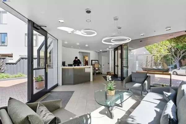 San Francisco, CA 94111,156 Lombard St