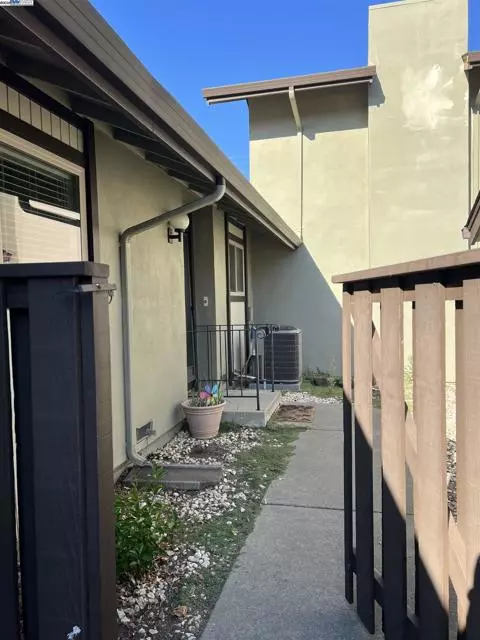Walnut Creek, CA 94598,1628 Countrywood Ct