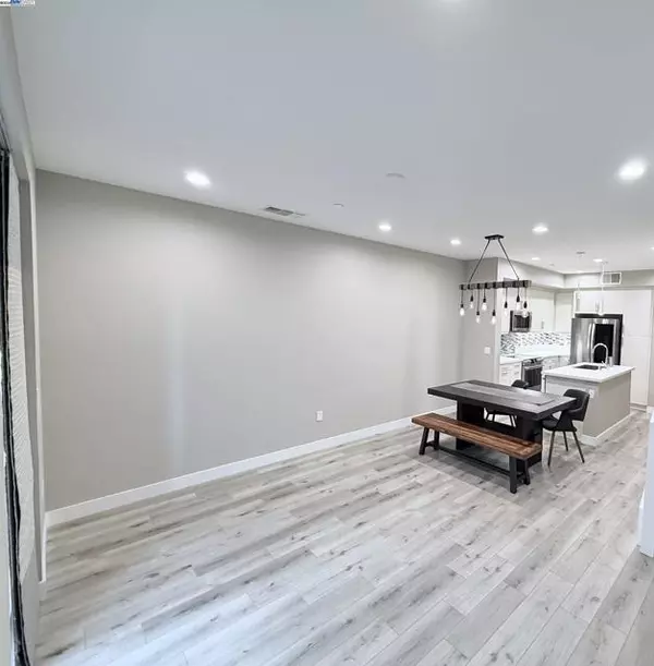 Oakland, CA 94601,3957 Wattling Street