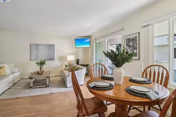 Walnut Creek, CA 94597,2716 Oak Rd