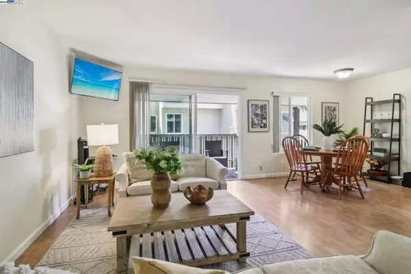 2716 Oak Rd, Walnut Creek, CA 94597