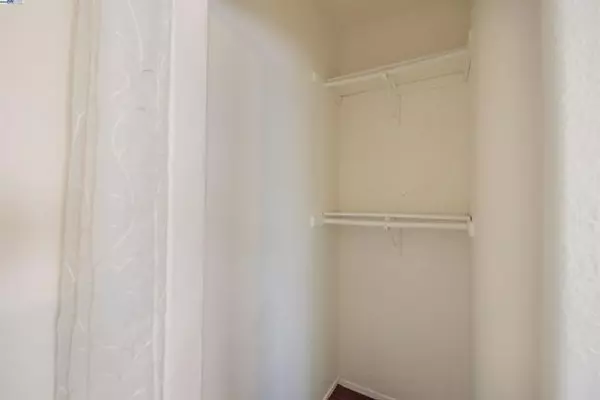 Oakland, CA 94607,1234 Willow St