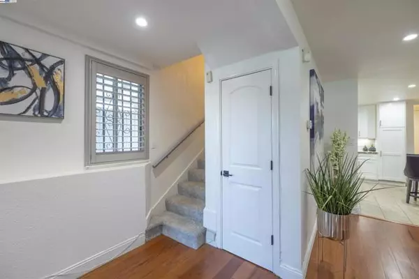 Oakland, CA 94607,1234 Willow St