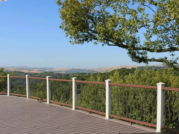 Oakland, CA 94619,5161 Saddle Brook Dr