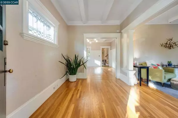 Oakland, CA 94611,206 Monte Vista Ave