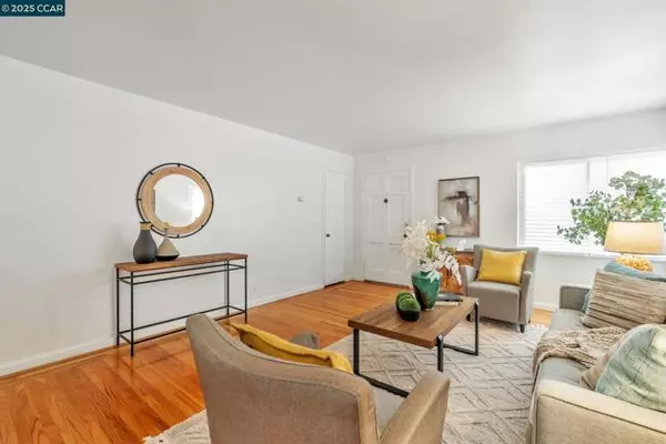 Oakland, CA 94621,8425 D St