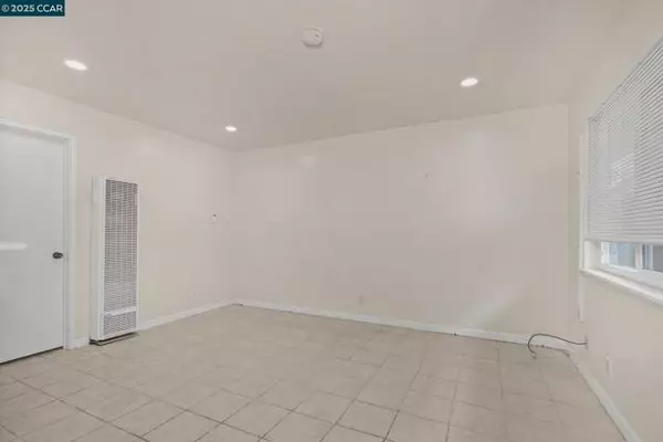 Berkeley, CA 94703,1926 Alcatraz Ave