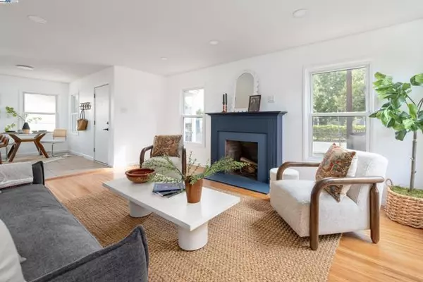 Oakland, CA 94603,10906 Reposo Dr