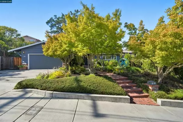 81 Coral Dr, Orinda, CA 94563