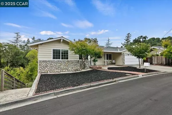 Orinda, CA 94563,17 Muth Drive