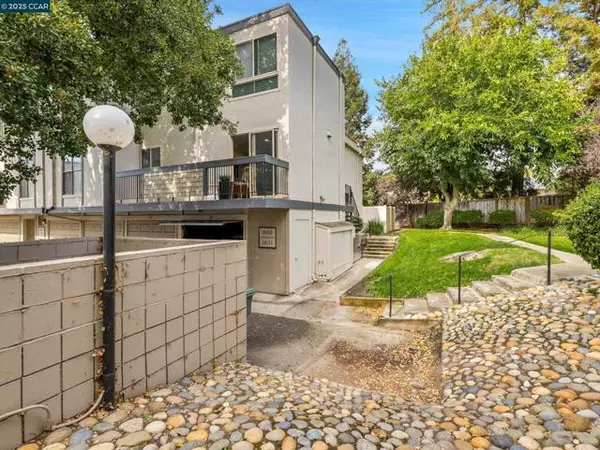 Concord, CA 94518,2033 Sierra Rd