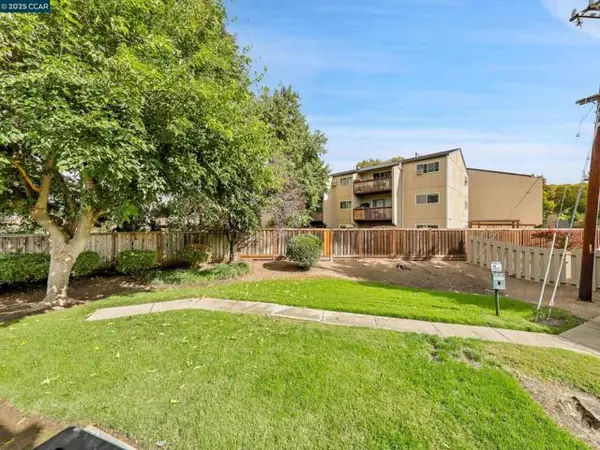 Concord, CA 94518,2033 Sierra Rd