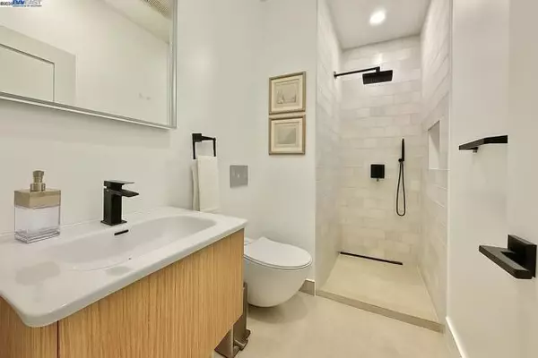 Oakland, CA 94607,1019 Campbell St