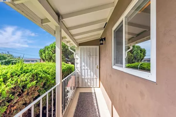 Castro Valley, CA 94578,16560 Cowell St