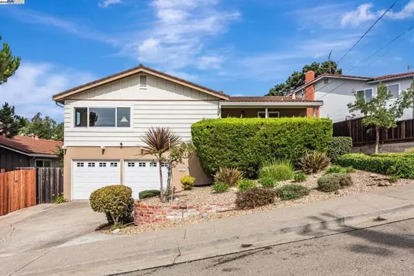 16560 Cowell St, Castro Valley, CA 94578