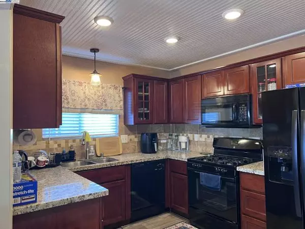 Tracy, CA 95376,812 W Clover Rd