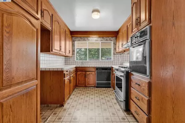 Castro Valley, CA 94546,18545 Doris Ct