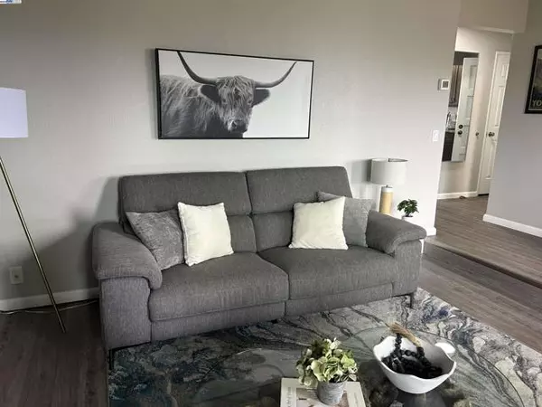 Hayward, CA 94546,21117 Gary Dr