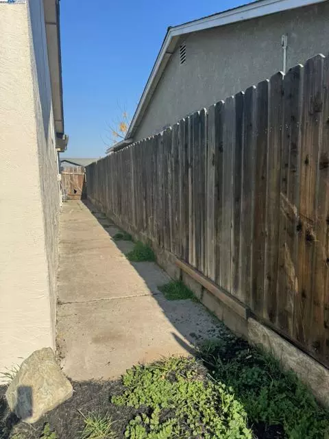 Manteca, CA 95336,324 Eva Ct