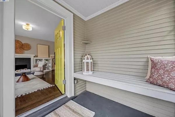 Berkeley, CA 94702,2230 Sacramento St