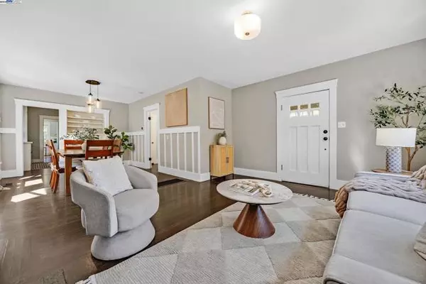 Berkeley, CA 94702,2230 Sacramento St